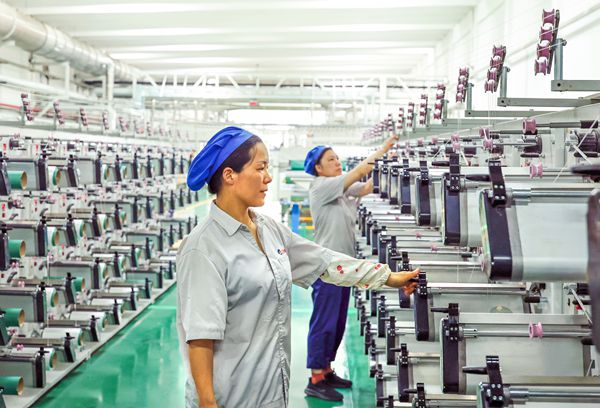 神特公司車間工人奮戰(zhàn)高溫紀(jì)實(照片)_副本